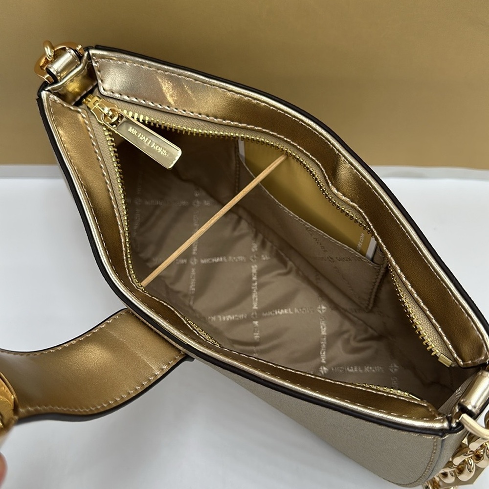 MICHAEL KORS CARMEN SMALL
POUCHETTE SHOULDER CHAIN BAG
Pale Gold/GOLDEN HARDWARE - Picture 11 of 14